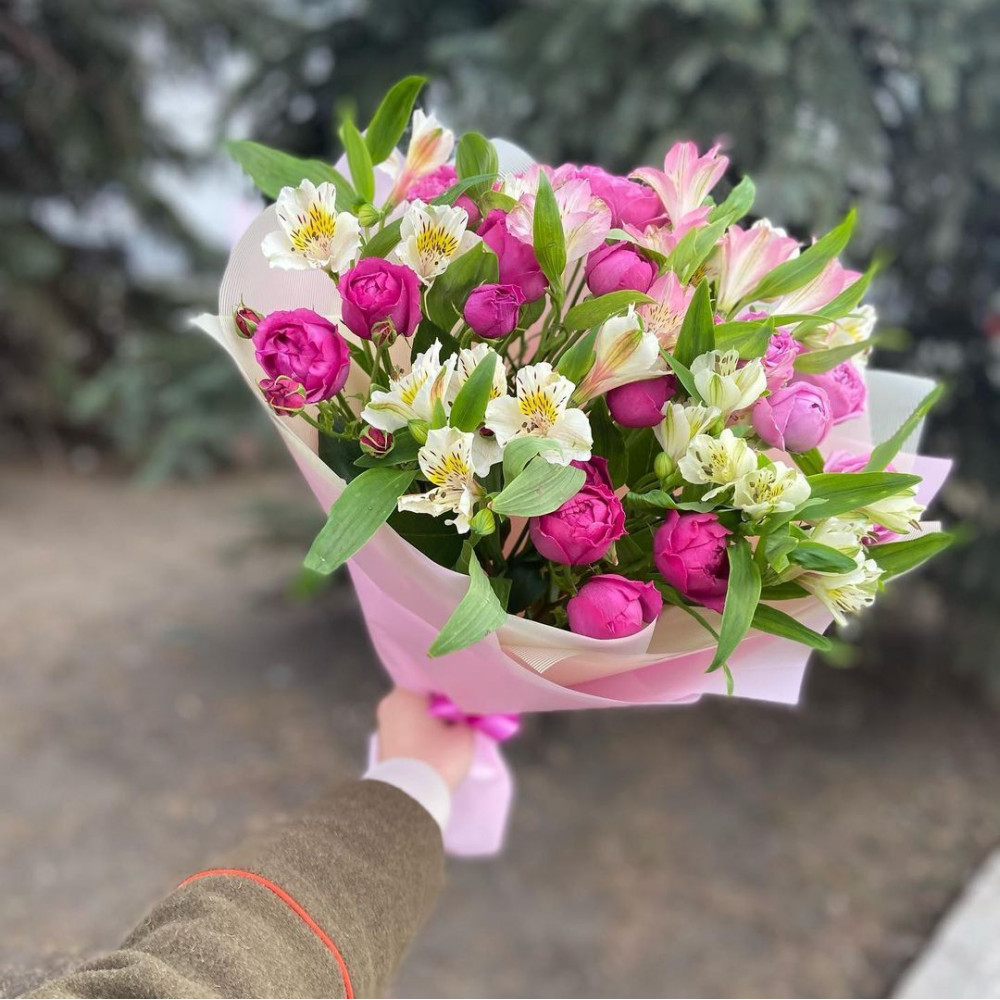 Букет цветов «Букет из альстромерии и пионовидных роз» - фото 2
